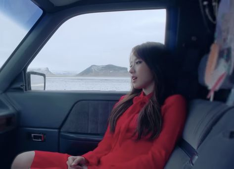 LoonaAsCats's tweet photo. 🕊 | let me in by haseul https://t.co/EU28dHqpvq