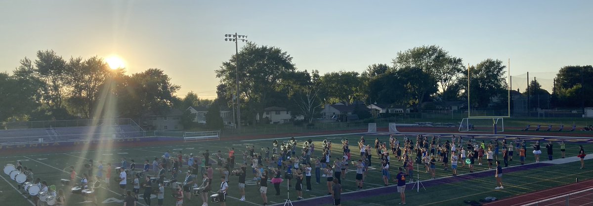 It’s a beautiful night to be a Marching Bulldog!! @WaucondaHS118 @BulldogLife_WHS @WHSBand118