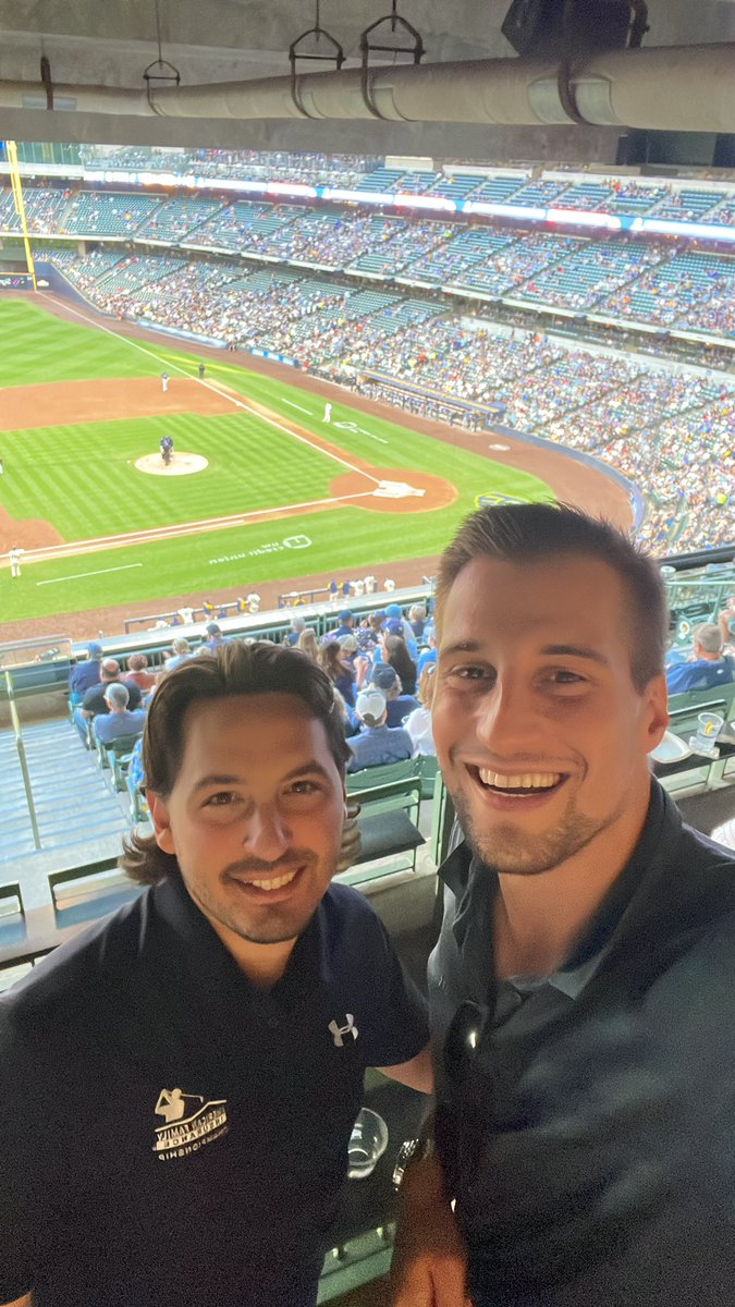 BenBrust's tweet photo. BREWERS ARE SO BACK! #MaxUnit https://t.co/MlTmAf9cLc