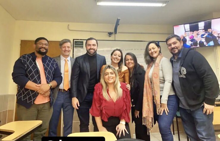 DarioGSpada's tweet photo. En el Máster en Dcho. Empresario @posgradosuces con gran orgullo dictando“Nuevas cuestiones de Géneros vinculadas a la realidad empresarial”que por 1* vez ofrece esta Maestría sobre los dchos. conquistados por las mujeres y el Colect LGTBI+y su reflejo en la Empresa @MinGenerosAR https://t.co/VGPcKRj6Qv
