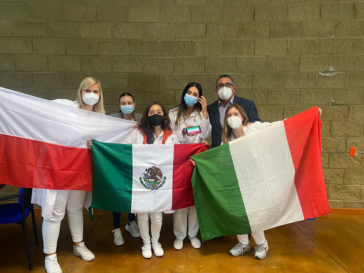 DrJuanFMC's tweet photo. Hoy recibimos  a 3 alumnas de movilidad, Marina (Italia) Weronika (Polonia) Hamideh (Irán) bienvenidas a Hidalgo. https://t.co/Q7FuhM3emJ