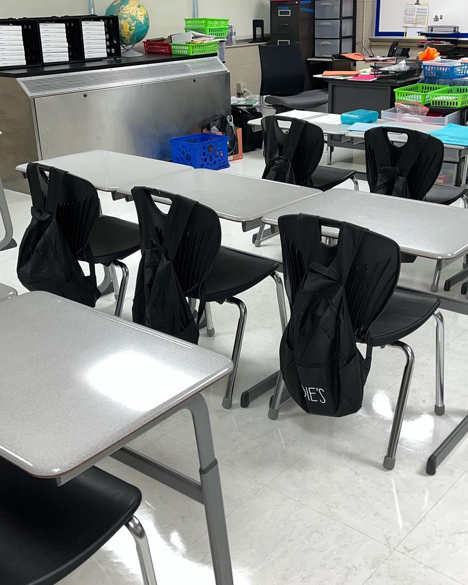 StratfordSTEMLC's tweet photo. Thank you to Emmy Squared for the donations of backpacks and supplies for every scholar 6-8th when they entered their classroom on yesterday. π§‘π€π§‘π€#communityachieves https://t.co/cZrCAaByPB