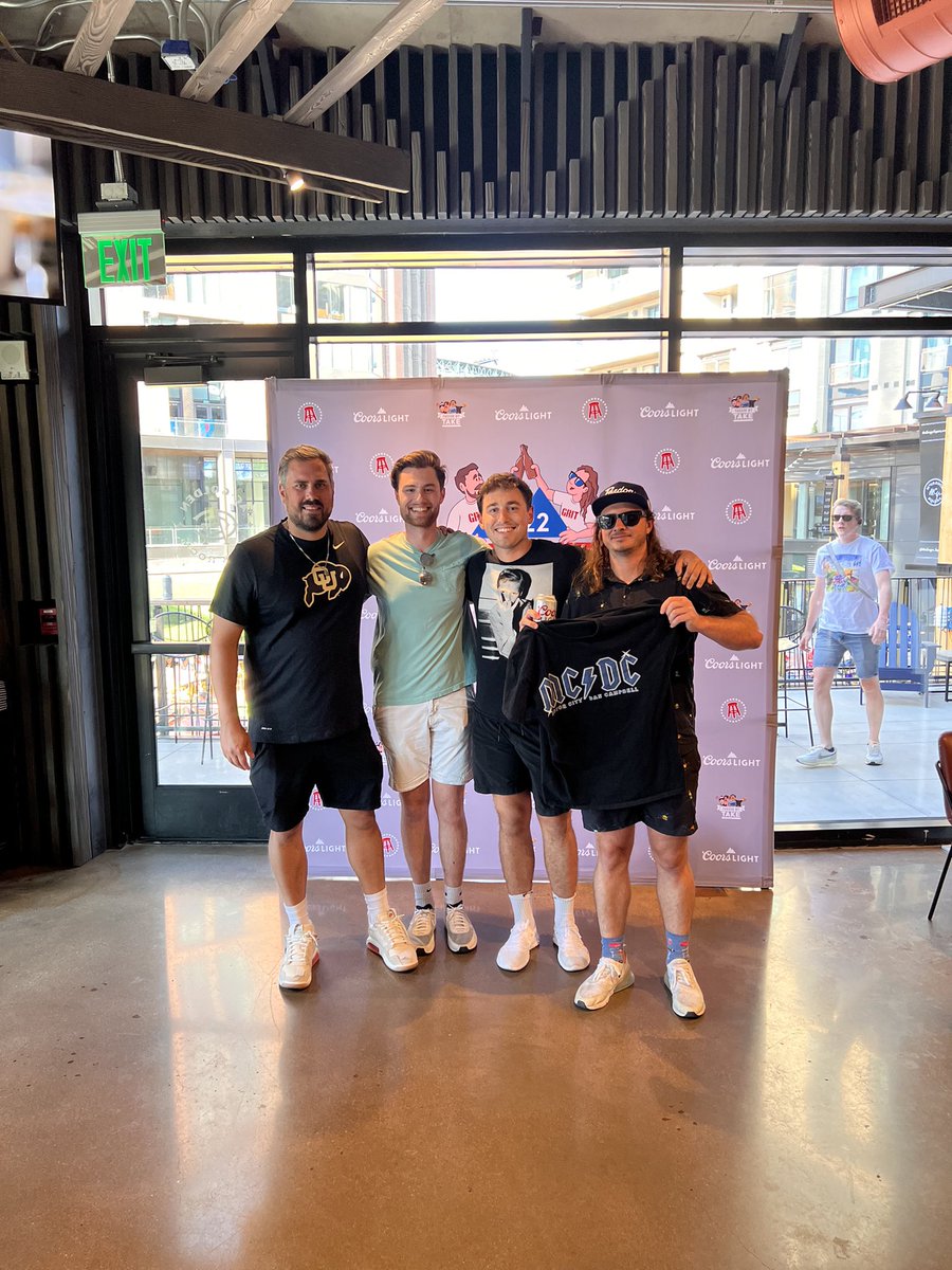 jacksonr101's tweet photo. Can confirm @PFTCommenter is at least 5’10 (the ideal male height) @PardonMyTake @MacrodosingPod  #GritWeek2022 https://t.co/43DLGjkg3z