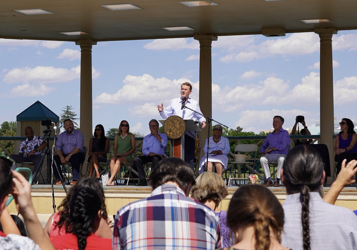 SenatorBennet's tweet photo. From lowering drug costs to fighting climate change, the Inflation Reduction Act tackles the issues Colorado families face every day.

Great to celebrate this historic bill in Denver today with @SenatorHick and Coloradans who know how much this will mean for our state. https://t.co/We0w0BkLTm