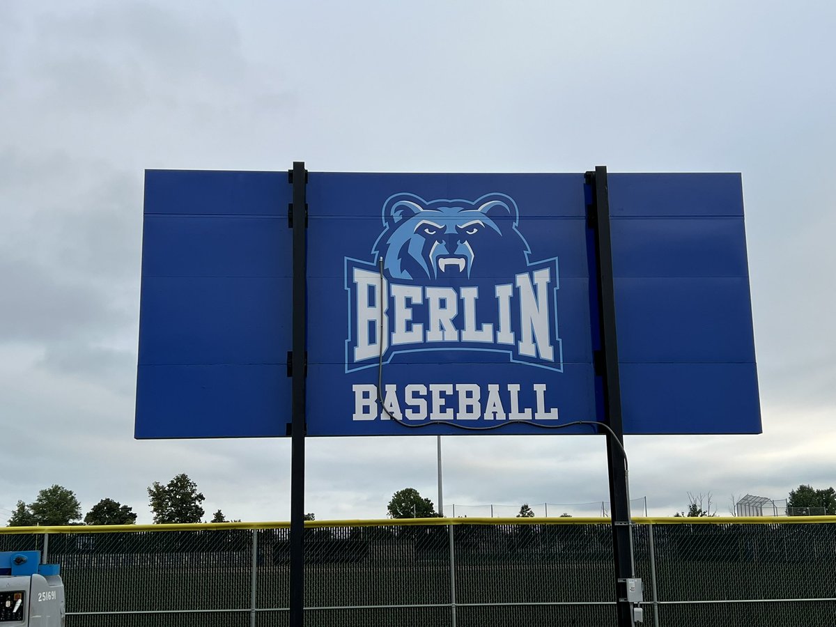 Upgrade to scoreboard facing school and parking lot. 🔥🔥@Todd_spinner @BerlinBearsAD