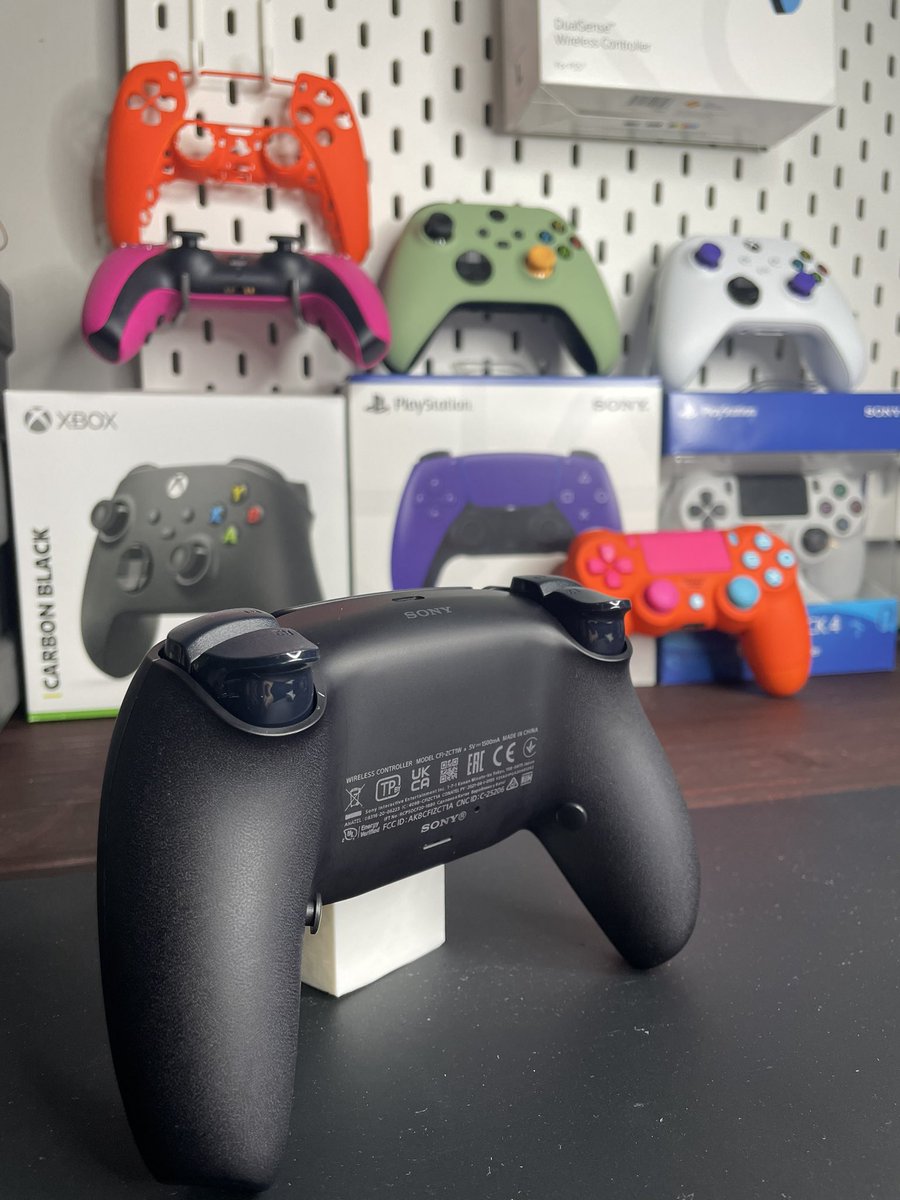PS5 with Xbox analog sticks and two rear buttons going out 😈🎮 <a href="/_Sp0rt_/">Tyler</a>