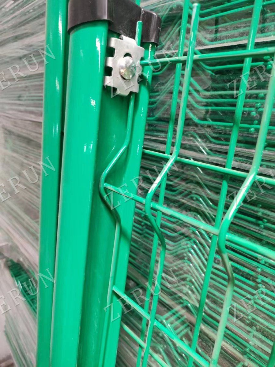 zerunmesh's tweet image. 3D wire mesh fence in stock.
diameter:4.0mm;
hole size:50*200mm ； 
color: gray/yello/bule/grass green/chrome green/white
surface treatment:galvanzed wire+PVC coated.
if you need
pls contact me:
Email:sales3@razorfence.com 
Tel/Wa :+8619932376037
#3DFence #3DFencePanel #Wirefence