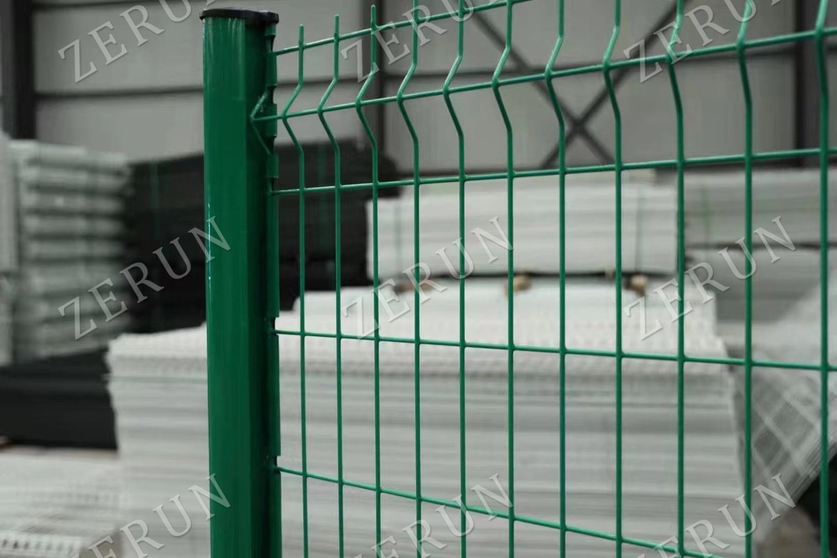 zerunmesh's tweet image. 3D wire mesh fence in stock.
diameter:4.0mm;
hole size:50*200mm ； 
color: gray/yello/bule/grass green/chrome green/white
surface treatment:galvanzed wire+PVC coated.
if you need
pls contact me:
Email:sales3@razorfence.com 
Tel/Wa :+8619932376037
#3DFence #3DFencePanel #Wirefence