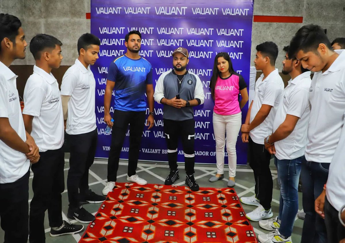 ValiantWorld's tweet photo. Just after successful Valiant #HitBeat at Noida with our Indian Brand Ambassador @vipulnarigara22 and Noida Valiant Brand Ambassador @vinodchauhanofficial.
#valiantworldwide #ValiantBrand #ValiantInNoida #Noida #UttarPradesh #VipulNarigara #vinodchauhan #deepika https://t.co/dzFcANSohg