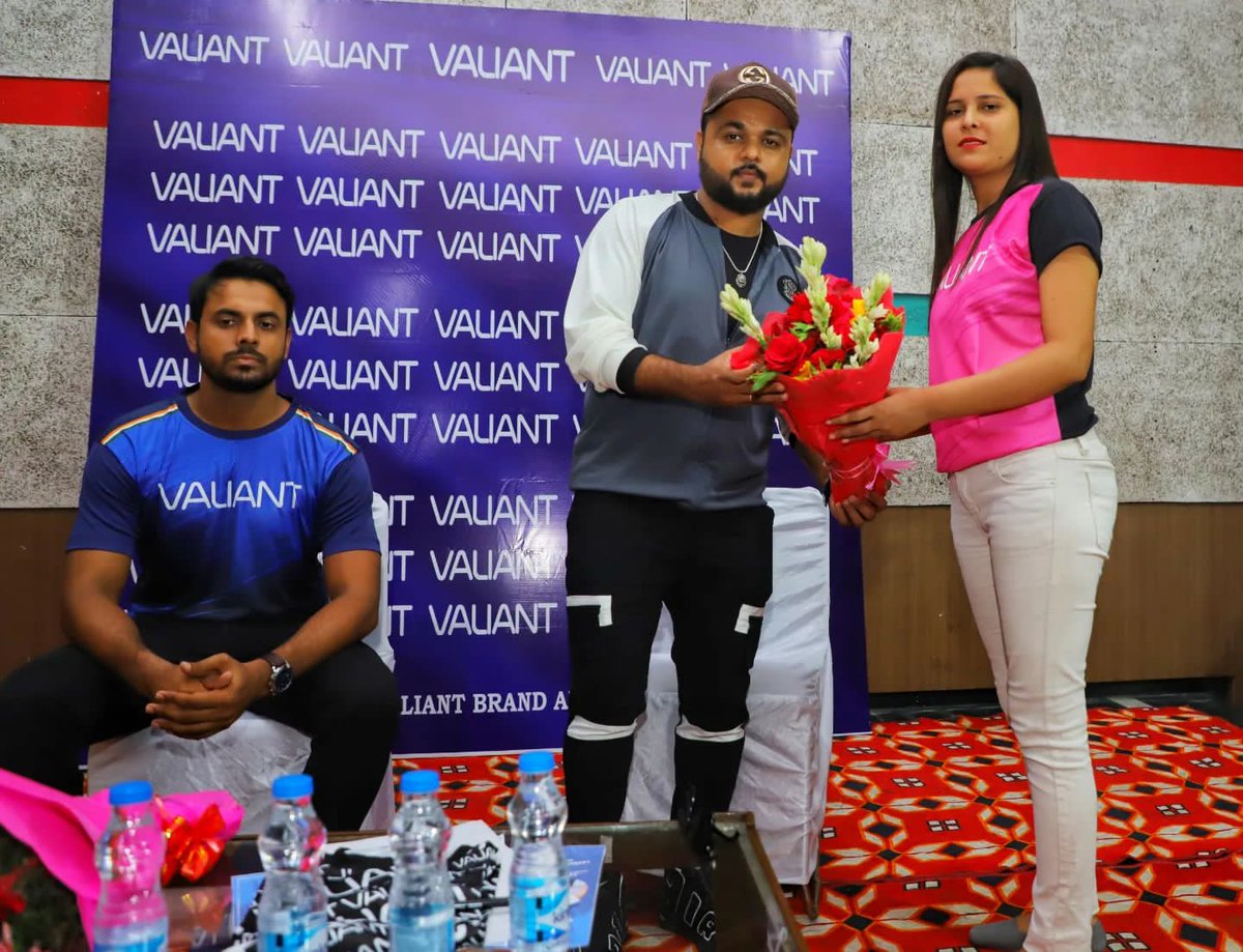 ValiantWorld's tweet photo. Just after successful Valiant #HitBeat at Noida with our Indian Brand Ambassador @vipulnarigara22 and Noida Valiant Brand Ambassador @vinodchauhanofficial.
#valiantworldwide #ValiantBrand #ValiantInNoida #Noida #UttarPradesh #VipulNarigara #vinodchauhan #deepika https://t.co/dzFcANSohg