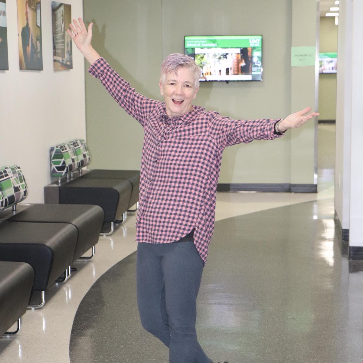 MaybornUNT's tweet photo. With heavy hearts, we announce the passing of our beloved retired advertising professor, Dr. Sheri Broyles. “Dr. B,” as she was called by her students, was a dedicated teacher, university leader, wise mentor and an all-around great person and friend. https://t.co/NFnpEhMOb9
