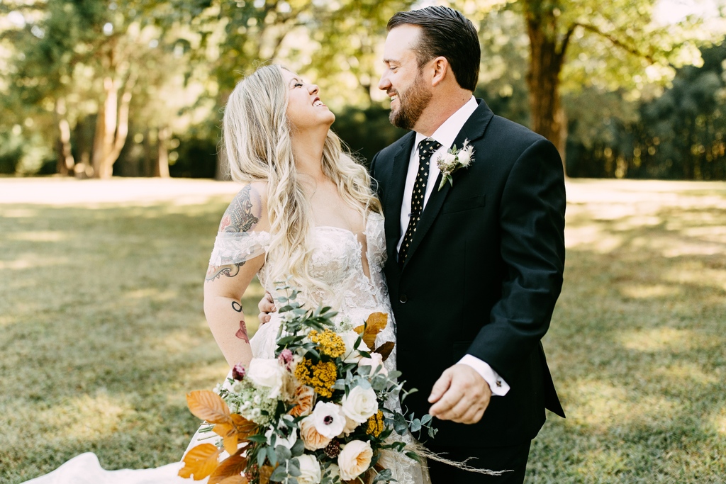 CedarHallTN's tweet photo. Staying laughing with your person is 🔑 !!! These two were such a dream on their big day at Cedar Hall. 💛

Venue + Coordination ◦ @cedarhallTN
Photographer ◦ @kellyginn22
Gown ◦ @maggielouiseTN https://t.co/XPW6g7F1TD