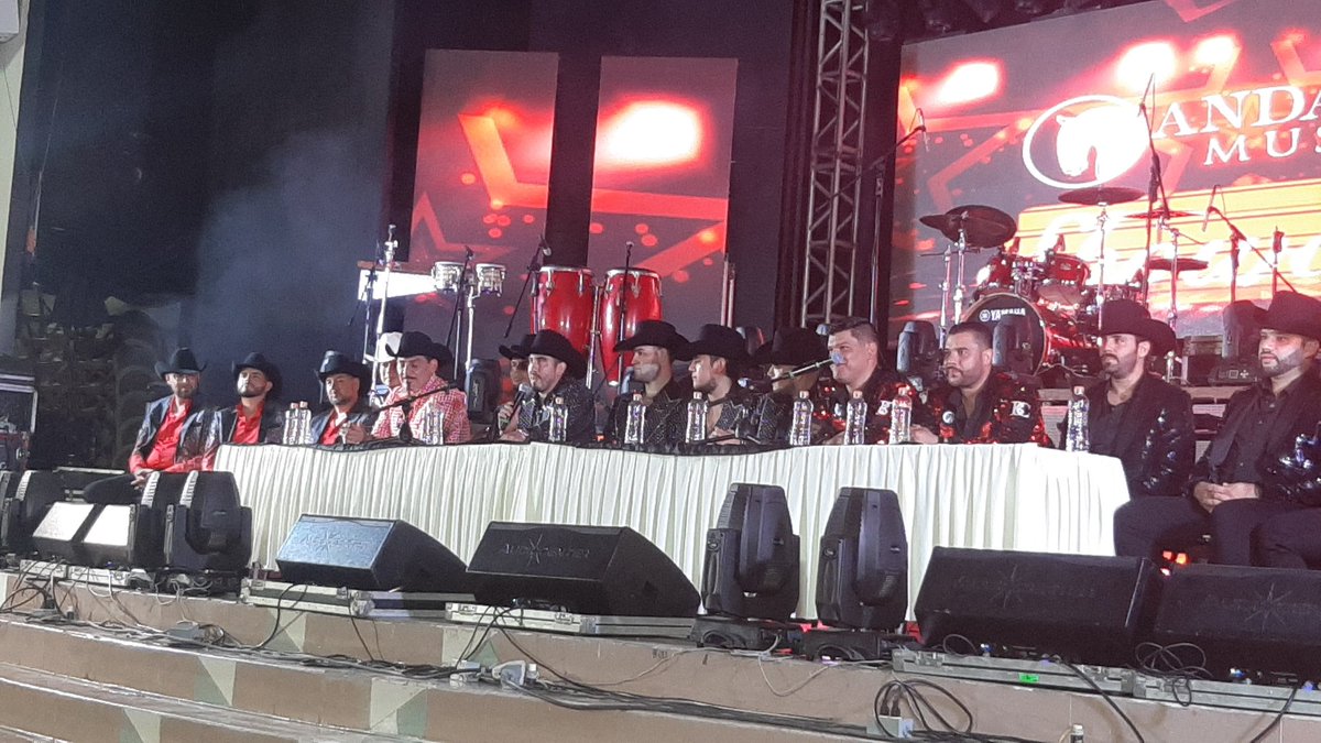 idgruperaofi's tweet photo. #IdentidadGrupera #DesdeMazatlan @andaluzmusicofi presenta todo su elenco encabezado por @Calibre50 @_bandacarnaval @JoseManFigueroa @CUARTODEMILLA1 @losdelanoria en casa, en Mazatlán, Sinaloa!!
#Rt @UMusicMexico @FonovisaRecords @aliceecooper27 https://t.co/GU0OM47JRf