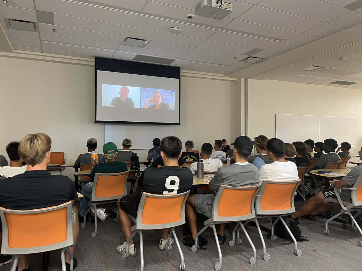 davestockton83's tweet photo. A massive thank you to @AaWheelz12 for speaking to our @OUAZMSOC program on his journey through the professional ranks!  @coachboyler making the connection from college to pros!  #notdoneyet https://t.co/6UM3brodud