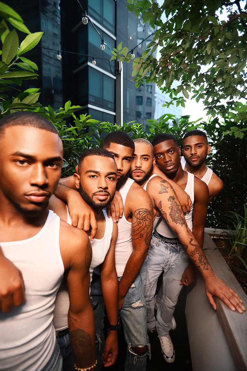 itsjulianking's tweet image. Everyone wants to live on top of the mountain, but all the happiness and growth occurs while you’re climbing it. It’s not the mountain we conquer, but it’s ourselves in the process 🏔💚

#MonclerMen #PhillyChapter #Supremely