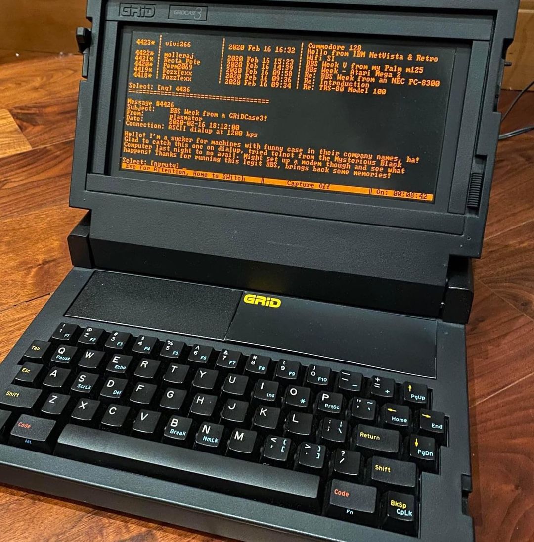RetroTechDreams's tweet photo. GRiD GridCase 3: 4.77 MHz, 128 KB RAM, and completely stunning. https://t.co/cK1pBbVt3O