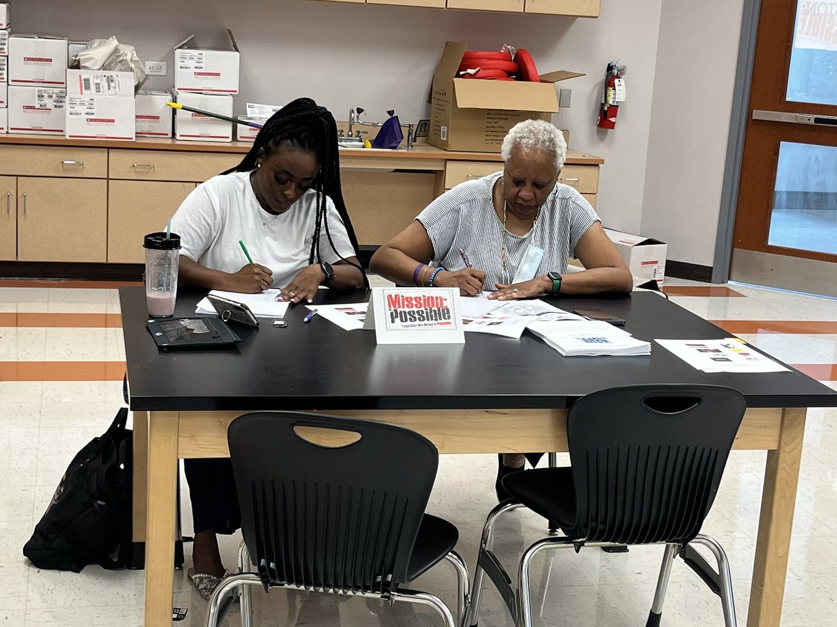 Welcome Back Jaguars! Day 1 of Pre-Service 

Jaguar Educators engaged in Writing to Learn! #MissionPossible