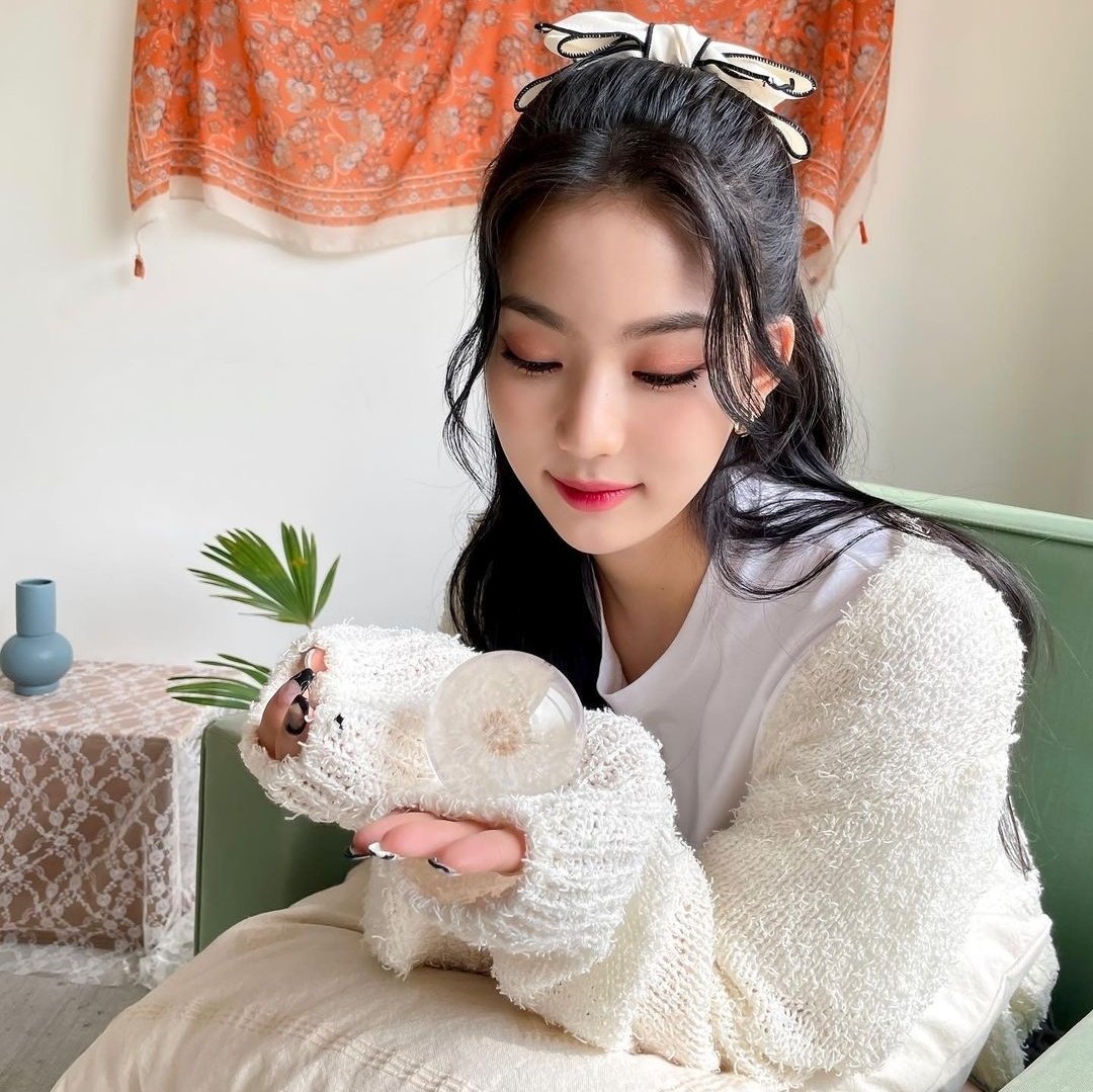 ᅟ
ᅟᅟᅟᅟ 𝖫𝗈𝗏𝖾𝗋, 𝖳𝖺𝗒𝗅𝗈𝗋 𝖲𝗐𝗂𝖿𝗍 (𝟤𝟢𝟣𝟫).
ᅟ