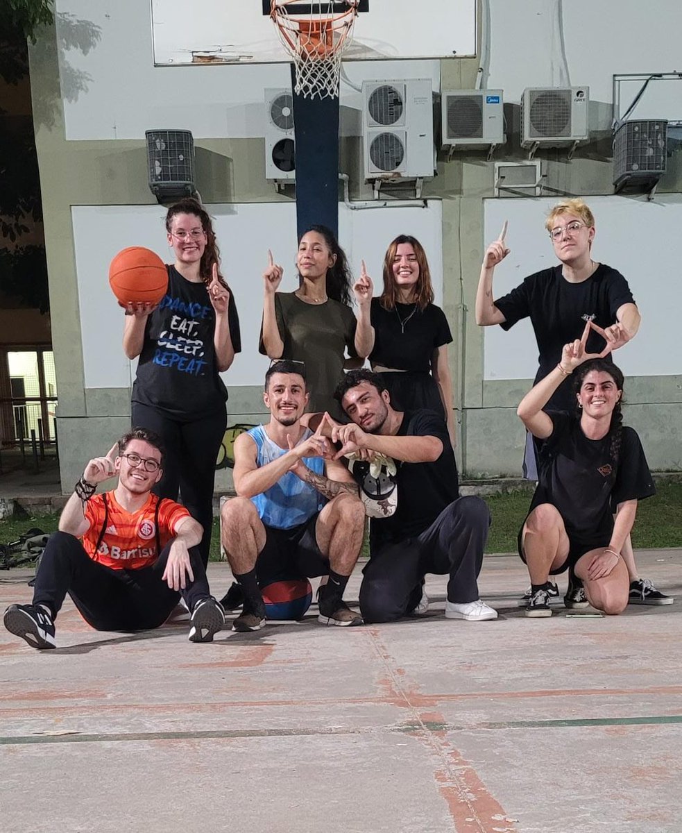 aladaufsc's tweet photo. Hoje (09/08) é o Dia Nacional do Esporte Universitário e a ALADA ta passando aqui pra celebrar esse momento com todos que valorizam a cultura do esporte nos nossos cursos e agradecer a presença e a garra de todos os nossos atletas nos treinos e jogos! https://t.co/jOO9l6e2y6