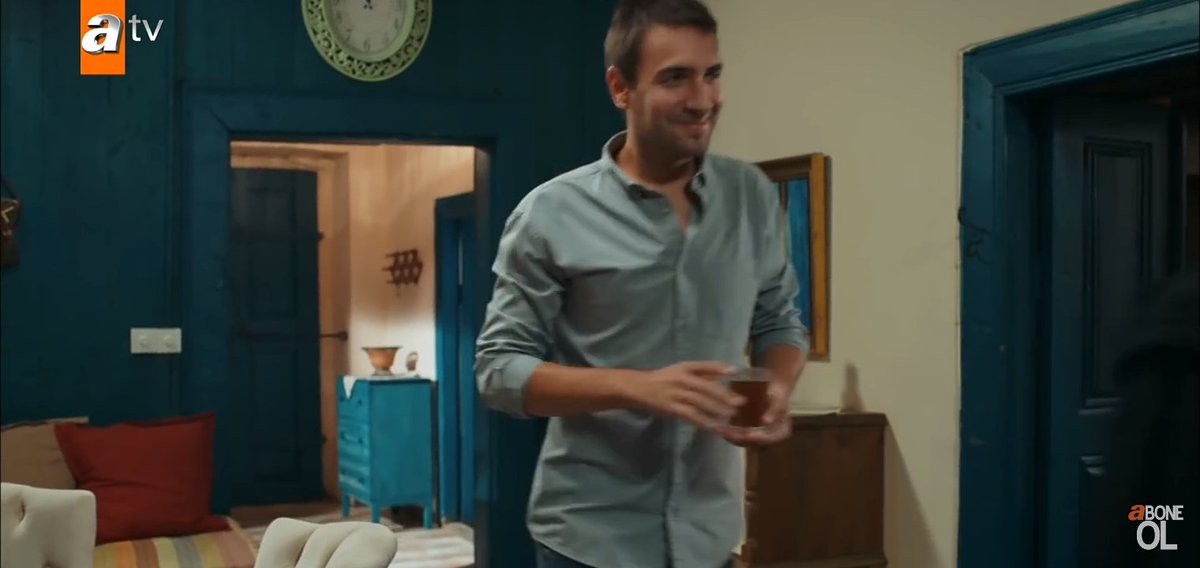 Vamos afuera a tomar el tecito amor jsjsjs 

ESMALI NERVIOS Y FELICIDAD #Fugitiva