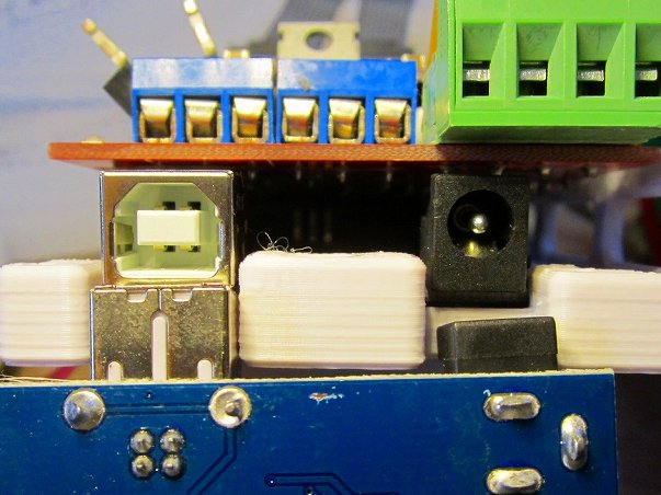 saiki0011's tweet image. 釈迦に説法かと思いますが
穴の位置は決まっているようですが
互換 #Arduino #Mega2560 の
USB-Bと電源ジャックの位置は
残念ながら物によるので不確定です😑
#自作Arduino 派なので
あまり影響はないのですが
お高くなりましたよねArduino<涙😭