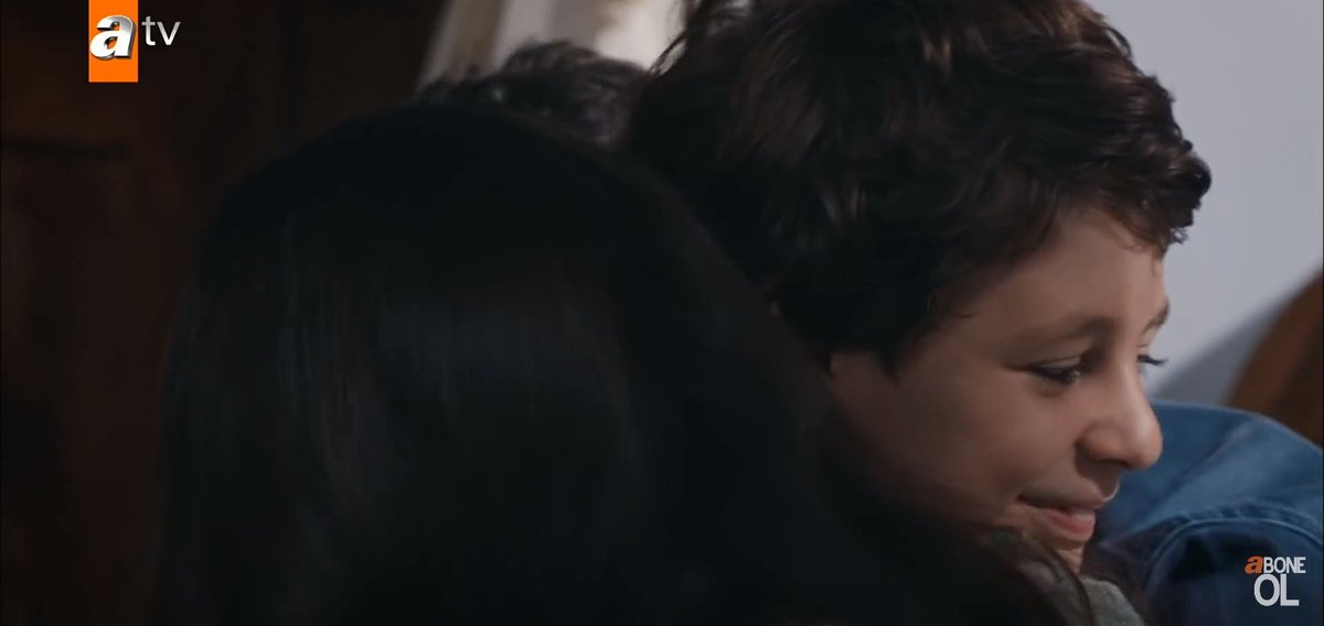 Es que vos queres un ataque de cosquillas jsjsjs 

ESMALI NERVIOS Y FELICIDAD #Fugitiva