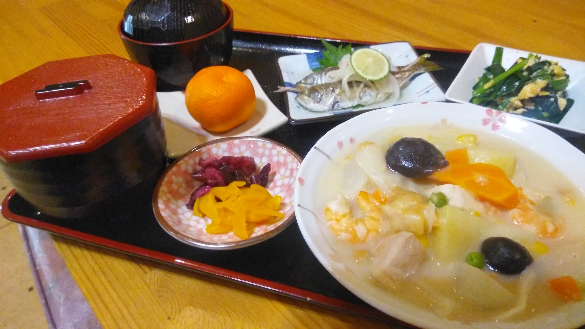 歌と一品 咲くら おはようございます 今日は シチュー定食です 小鉢にニラの卵とじと アジの南蛮漬けですが いかがでしょうか よろしくお願いします T Co Bvo3gukzfu Twitter