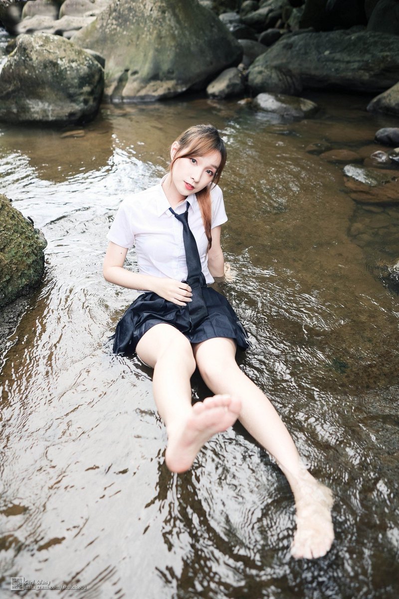 Carlwang0001's tweet photo. #玩水 #溪邊 #jk #studentuniform #stream #dabble #孫華婷 #Carlwang #wetshirt #pantyhose #taiwangirl #photosummer https://t.co/YSvHO0o5mf