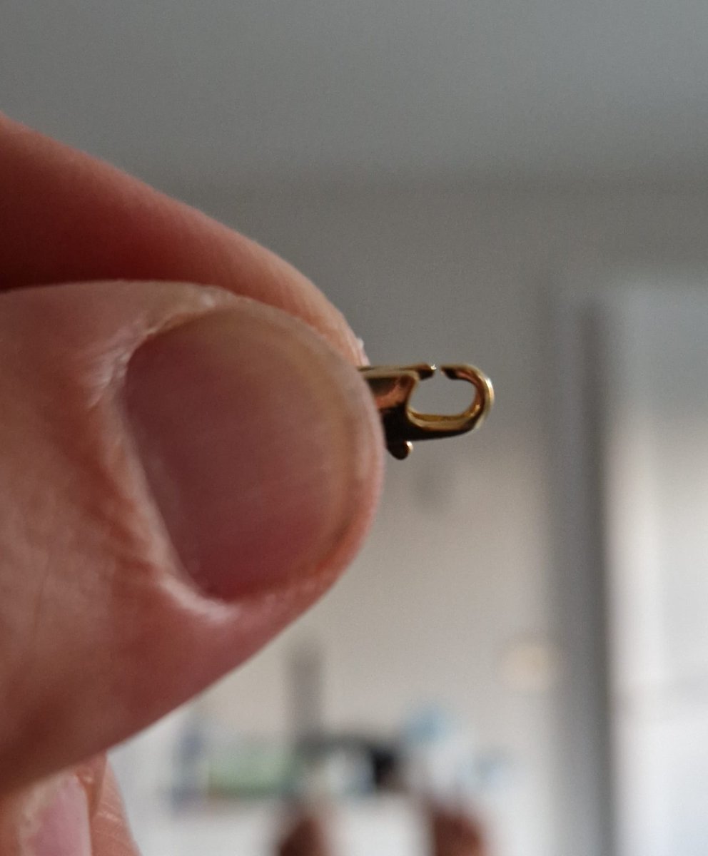 elgobby's tweet photo. @OliverBonas I brought a gorgeous necklace on Sunday wore it yesterday for first time and the clasp broke. Very disappointed. Can someone advise. https://t.co/4RllNWQo0o