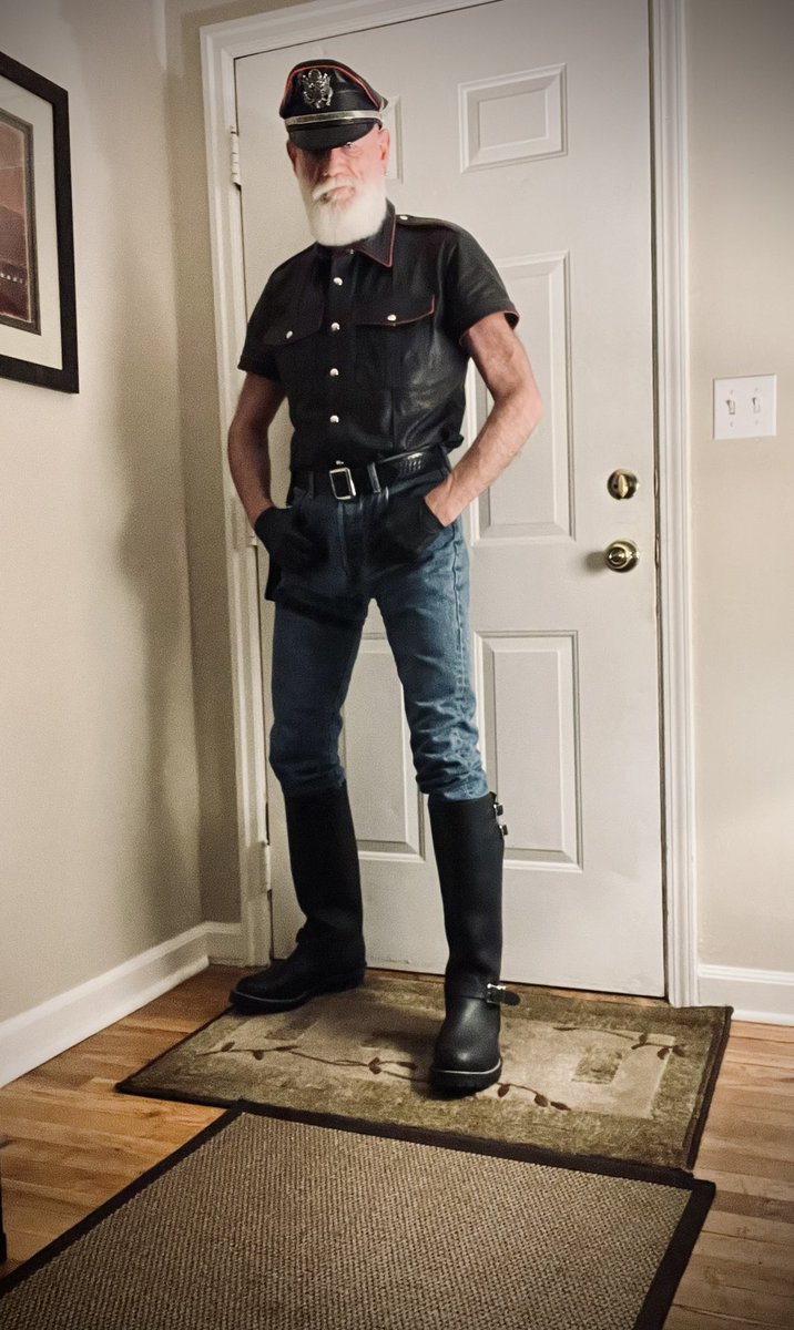 LthrPdx's tweet photo. Kneel slave.

SERVE / OBEY / WORSHIP /TRIBUTE 

#wescobootswednesday 
.
#SIR #ALPHA #gayalpha #leather #muircap #gear365 #Recon #leatherglovesfetish #beardedgay #leatherdaddy #dom #boss #leder #cuir #leathergloves #bootworship #bdsm #FinDom #cashapp #cashmaster #tribute https://t.co/HdZMl0rNRy