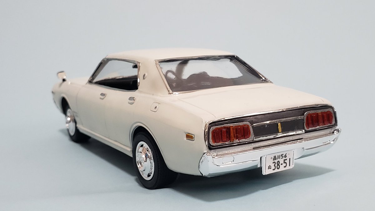 MOYOMPIO's tweet photo. 童友社 ニッサン セドリックHT 2000GX 完成しました！

童友社ベースに4ドア化しました。
フロントグリルとテールを自作し、ヘッドライトをアオシマの330の物に変更しました。
ボディカラーはこだわってタミヤのグランプリホワイトです。

大都会シリーズによく登場したものをイメージして作りました！ https://t.co/ERN1PrTQt9