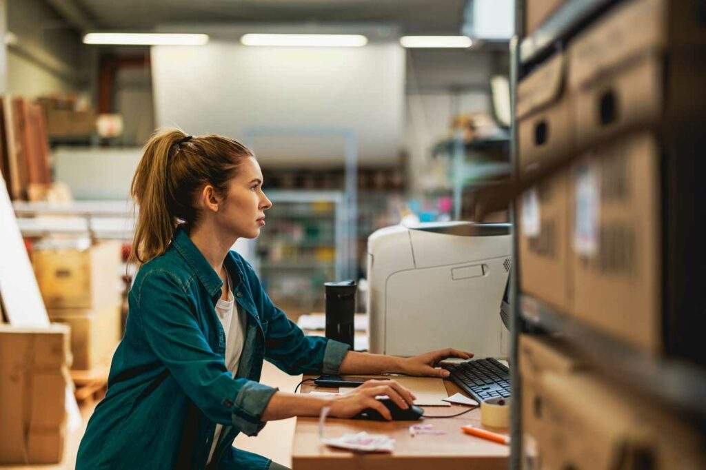 RDS_GmbH's tweet photo. Das Lieferkettengesetz greift ab 2023 für Unternehmen ab 3.000 Mitarbeitende und ab 2024 ab 1.000 Mitarbeitende. Mehr Informationen >>>

https://t.co/w34ldFM9V3 https://t.co/rGhVsmdBIc