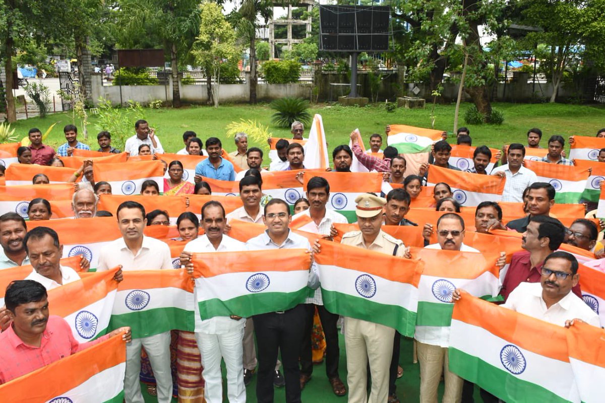 Musharraf Ali Faruqui (@musharraf_ias) on Twitter photo #JaiHind
Flag distribution to every household in Nirmal
#SwatantraBharathaVajrotsavalu
<a href="/IKReddyAllola/">Indrakaran Reddy</a> @AC_LB_NIRMAL #JaiHind
Flag distribution to every household in Nirmal
#SwatantraBharathaVajrotsavalu
<a href="/IKReddyAllola/">Indrakaran Reddy</a> @AC_LB_NIRMAL