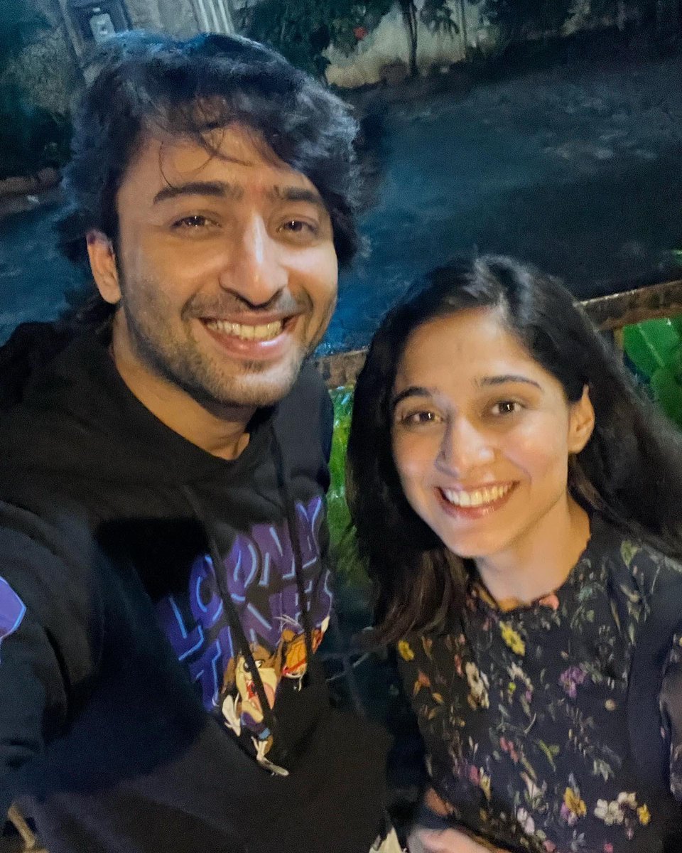 AnanyaaaSri's tweet photo. My #AnYa heart is so happy!❤😍🥰❤😭
They met after agesss! And he using Navya soundtrack😭😭
#Navya  
#ShaheerSheikh #SomyaSeth https://t.co/cilCBvy4m3