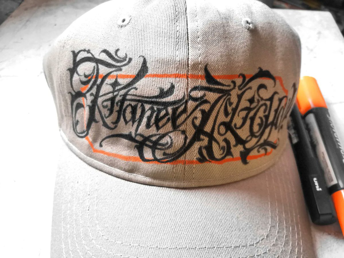 songod66's tweet photo. Made in Thai Old School.🇹🇭🧢✍️
💥งานด่วน งานร้อน งานรีบ ทักมาได้นะ💥
#SONGOD66
#ไทยโอล์ดสคูล
#กูเขียนตัวอักษรไทย
#รับออกแบบตัวอักษรตามสั่ง
#นักออกแบบบ้านนา
#ThaiOldSchool
#ThaiLettering
#Calligraphy
#Writer https://t.co/cd3RPZiB1j