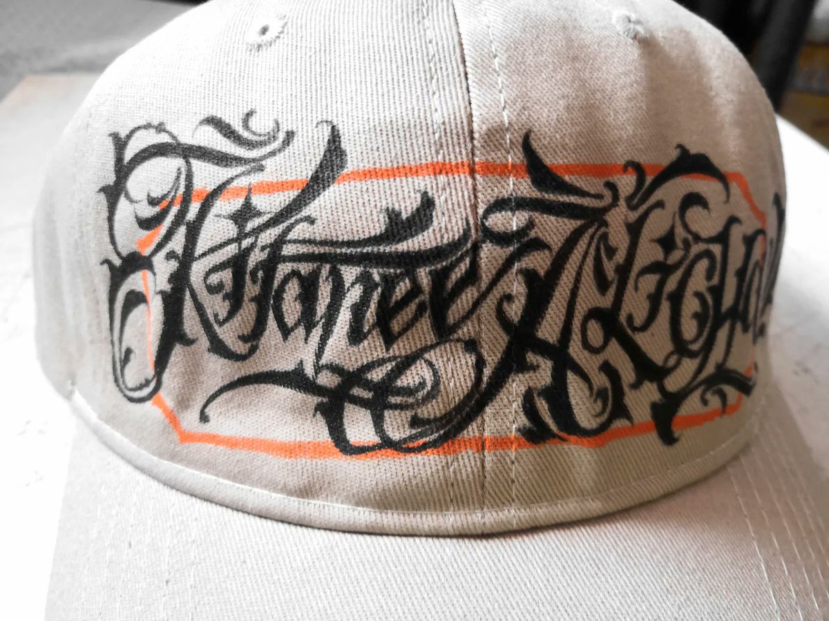 songod66's tweet photo. Made in Thai Old School.🇹🇭🧢✍️
💥งานด่วน งานร้อน งานรีบ ทักมาได้นะ💥
#SONGOD66
#ไทยโอล์ดสคูล
#กูเขียนตัวอักษรไทย
#รับออกแบบตัวอักษรตามสั่ง
#นักออกแบบบ้านนา
#ThaiOldSchool
#ThaiLettering
#Calligraphy
#Writer https://t.co/cd3RPZiB1j