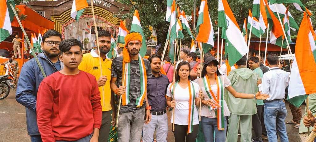 Bittu00894's tweet photo. आजादी के 75वें वर्ष को पुरा देश अमृत महोत्सव के रूप में मना रहा है
इसी निमित्त आज रांची पहाड़ी मंदिर से तिरंगा यात्रा निकाला गया। इस भव्य #तिरंगा_यात्रा का हिस्सा बन काफी गौरवान्वित महसूस हुआ।
#जयहिंद #वन्देमातरम  #हर_घर_तिरंगा @PMOIndia #हर_घर_तिरंगा_अभियान2022 @narendramodi https://t.co/xRxJUQ1WSo
