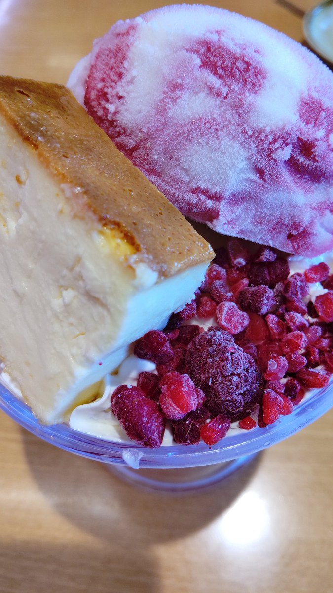 1117_yellow's tweet photo. #スシローマ���ルカコラボスイーツ 
スシローで、
情熱バスクチーズケーキパフェ(≧▽≦)💕
ひんやり甘酸っぱさと濃厚さが合わさって
とっても美味しい〜！！✨✨
ラズベリーのプチプチ食感も爽やかで楽しい！
ハマりそうです！😄✨ https://t.co/gp2724Gw83