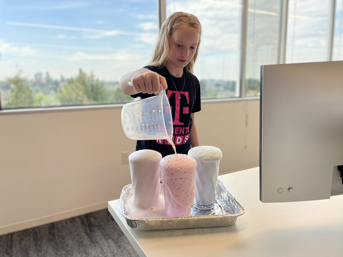 becky_richert's tweet photo. My #MagentaKid living her best life. A few behind the scenes pics and an impromptu dance party. https://t.co/jDo9MzjaDG