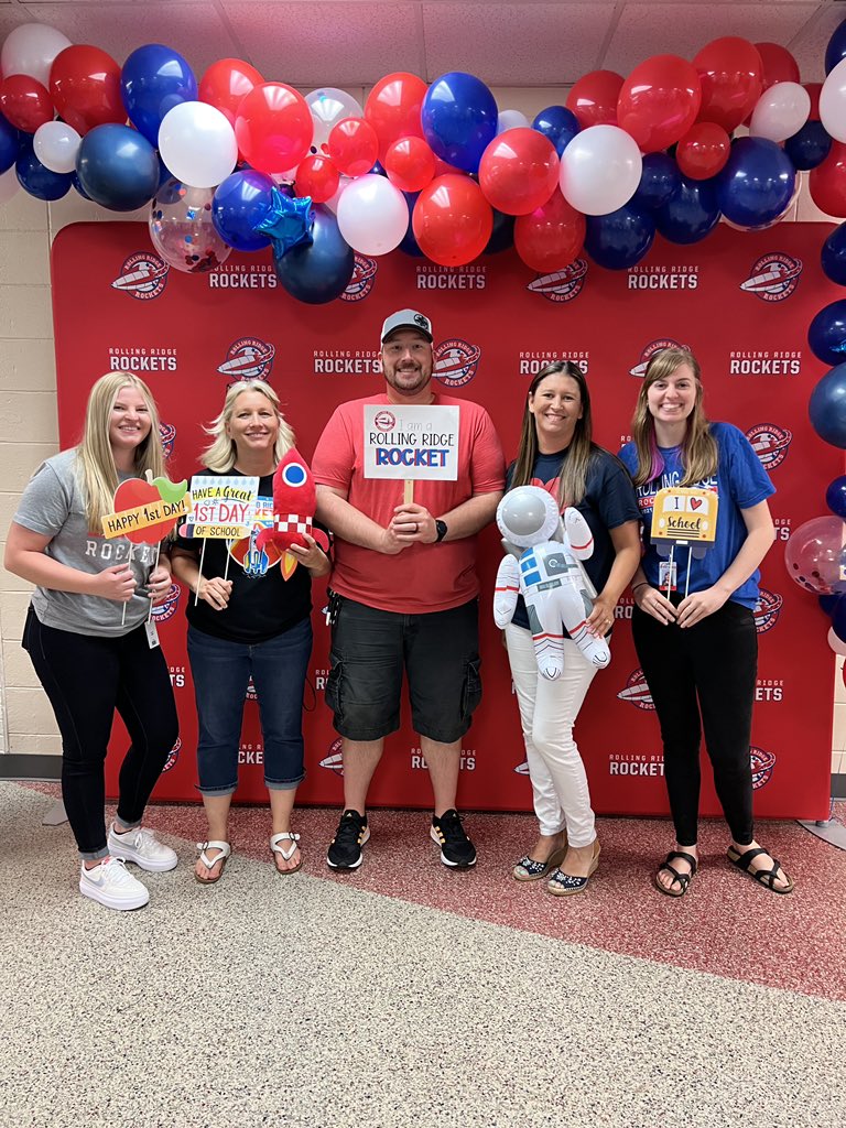 RocketsRR's tweet photo. Sneak-a-Peek at Rolling Ridge happened tonight! Our Rockets had the opportunity to come and meet their teacher and visit their classroom for the first time. Both staff and students are so excited to start a new school year! 🚀❤️💙 #opsfortheirfuture #sneakapeek https://t.co/Al0LBxzSAM