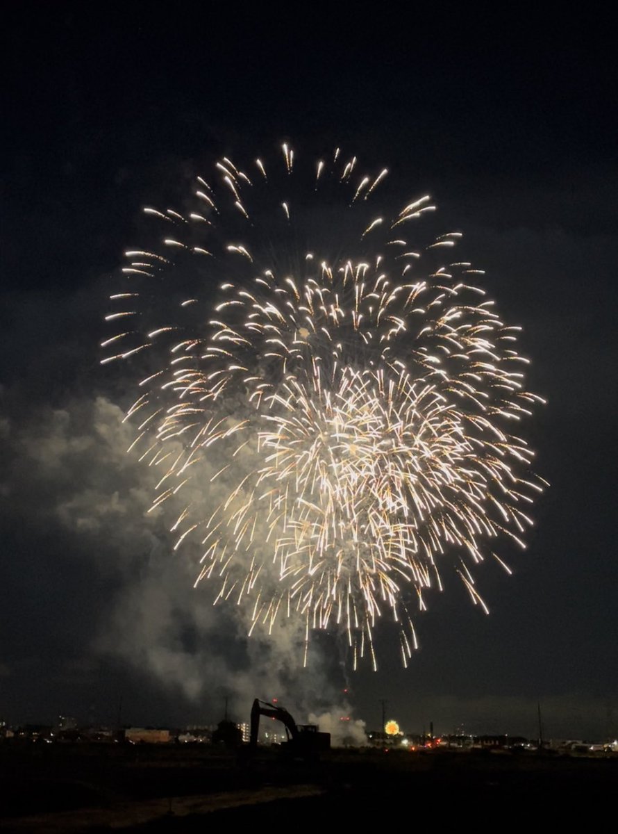 nakata20's tweet photo. おはようございます☀
先日、豊明市の花火大会🎆
観に行きました!
大きく花が咲くような花火🎇
綺麗でした!
15分間のみでしたが、
見応えのある花火🎇が
夜空に咲いていました🌷
#花火 #HANABI #打ち上げ花火
#豊明 #TOYOAKE #豊明市
#Fireworks #綺麗 https://t.co/3LEBthp5MK
