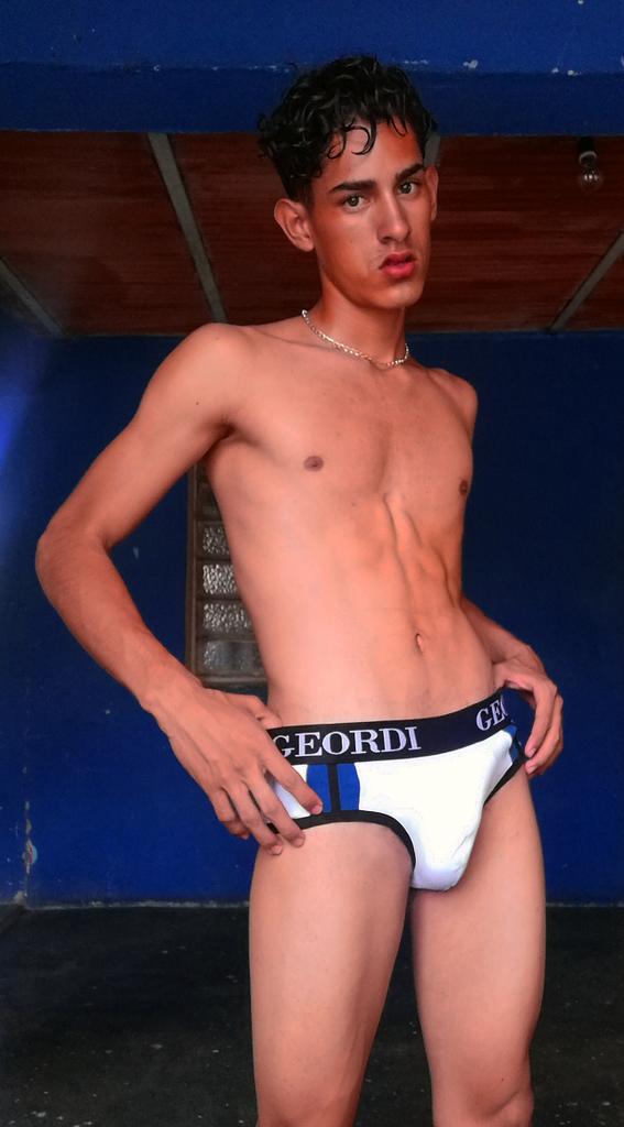 Kered_3113's tweet photo. Sé lo que soy...
pero puedo ser lo que quieras😏
.
.
.
#comoQuieras #andoSafary
🥵🚫🍆🍑 https://t.co/E6FtMtk8Uz