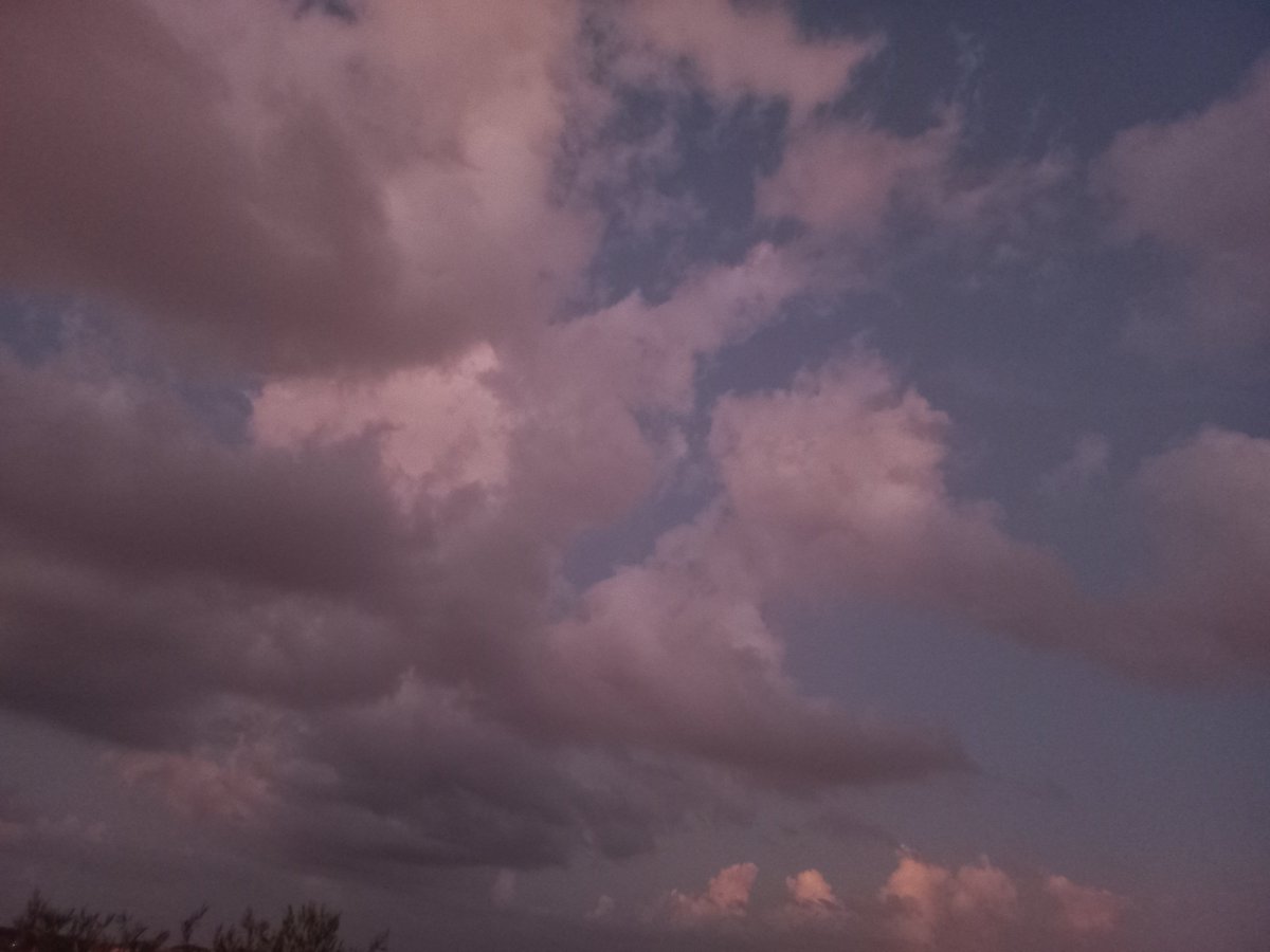 lunarscp's tweet photo. Meanwhile... Moon. Behind the clouds. 10.08.2022 05:40

#personalmuseum https://t.co/R07LkKwUzP