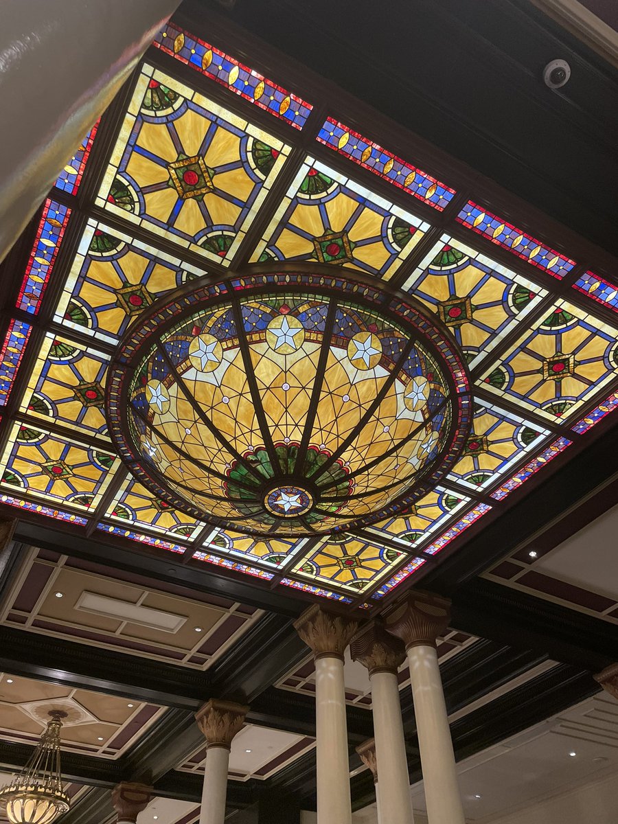 Ilitratebokworm's tweet photo. I love old architecture https://t.co/OLCY5QVI8u
