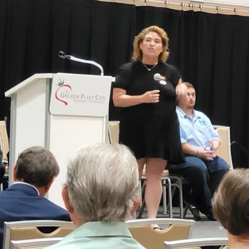 VotePattiRendon's tweet photo. Tonight’s Plant City Chamber of Commerce Candidate forum was fantastic! Thank you to all of the attendees who stopped by to chat and show your support for my candidacy. I look forward to serving the constituents of District 4! #votepattirendon https://t.co/FSeCcWOusL