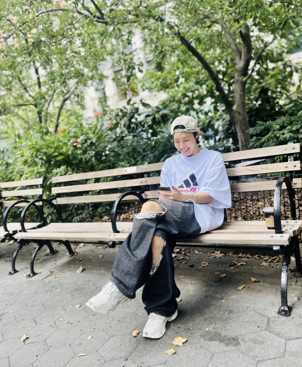 VoteForMeKellyB's tweet image. Patient hubby taking my photo but he lost it when I started unironically calling this “Hobi’s Bench”