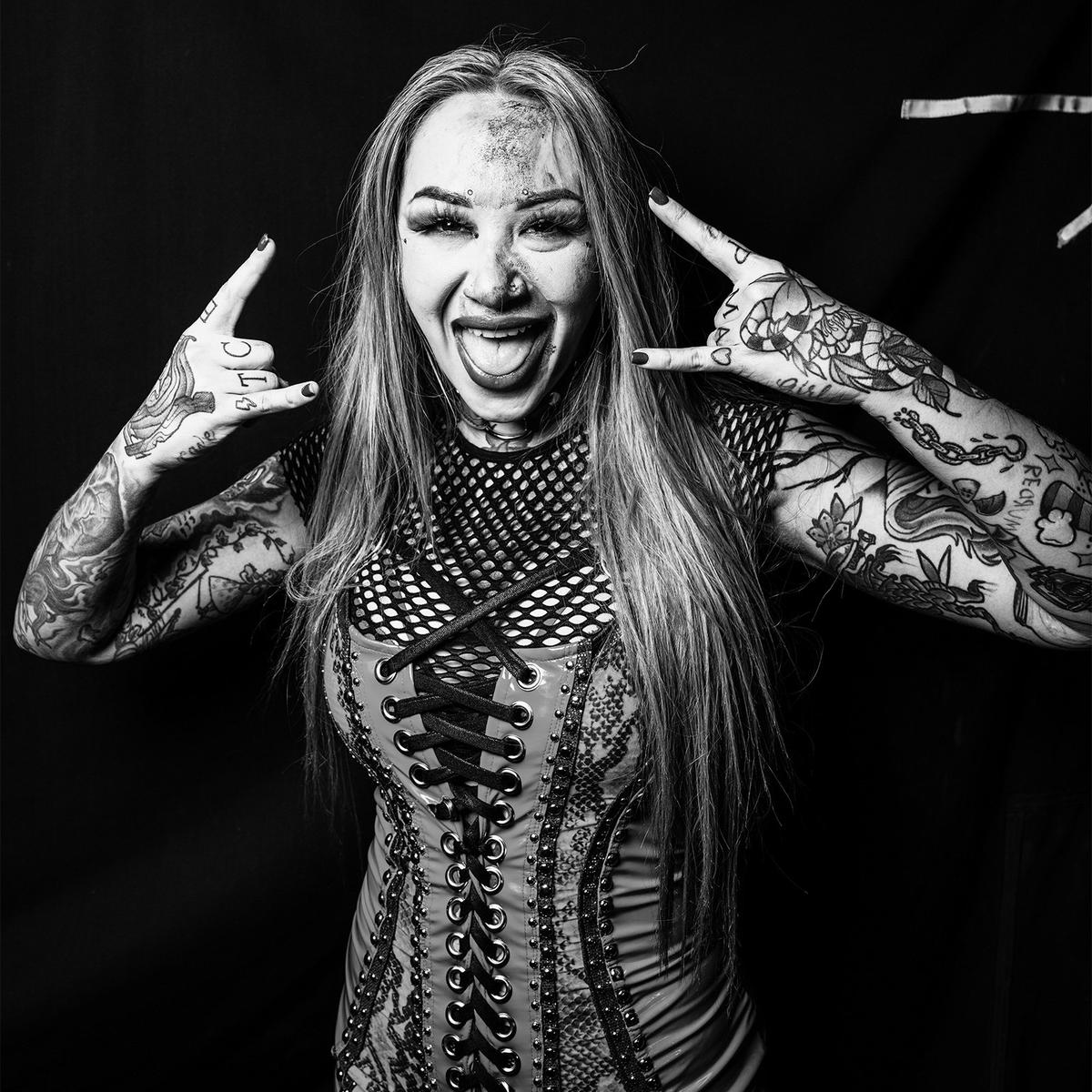 LaTaylorRocks's tweet photo. My badass girl #Shotzi. 🤘🏻🖤 #BehindTheScenes #MITB2022 https://t.co/2lt5IusIYa