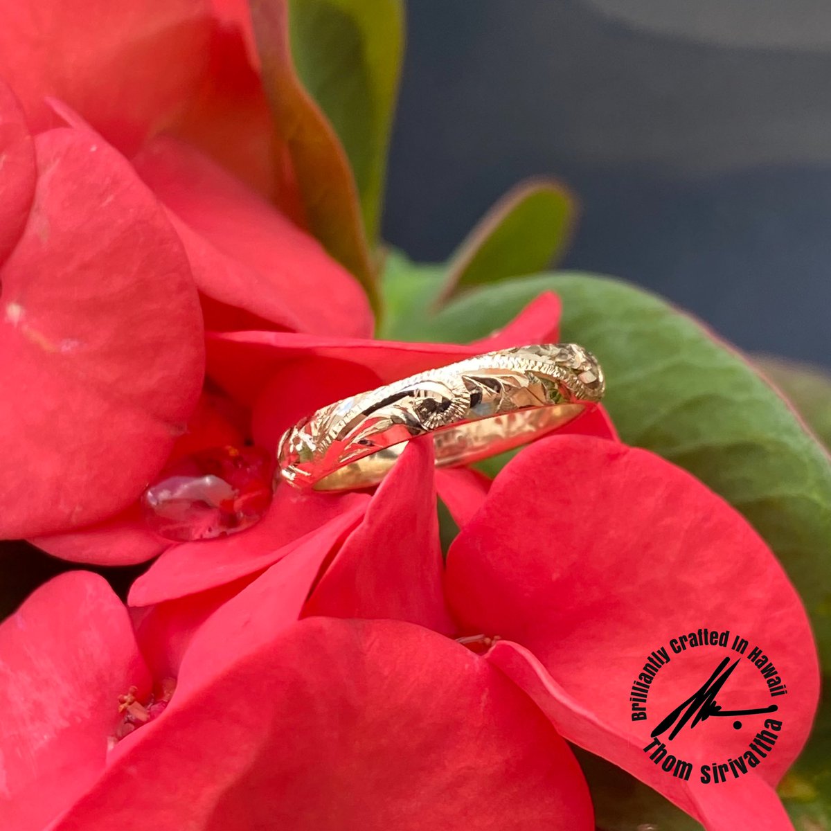 thomsirivattha's tweet photo. Sunny, warm and cute! 14KYG 3mm Hawaiian heirloom ring.
Come shop with us at the Aloha Stadium Swap Meet on Wednesday or contact me to design your custom Hawaiian jewelry.
#thomsirivattha #lahanajewelry #brilliantlycraftedinhawaii #madeinhawaii #madewithaloha #hawaii https://t.co/EN8Fqf3We2