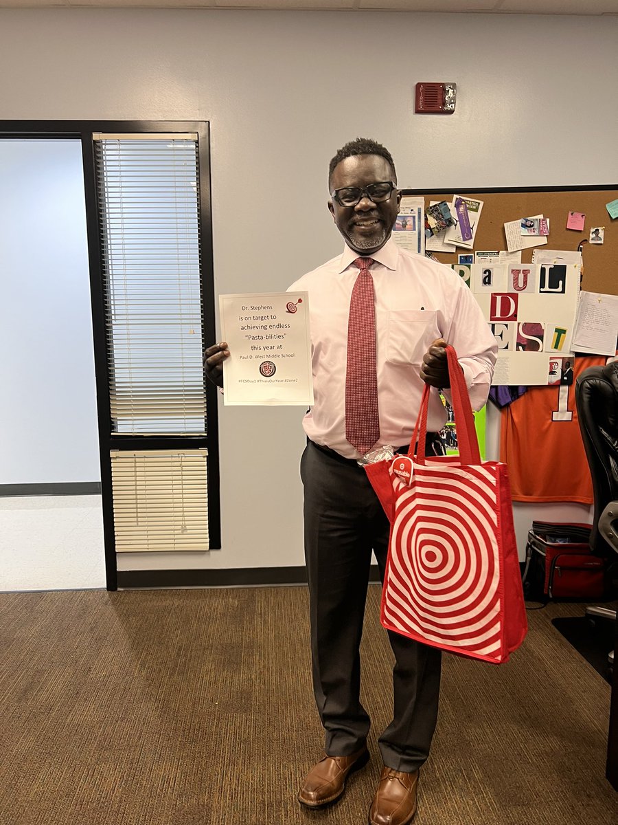DrTamaraCandis's tweet photo. Leaders @prin_pauldwest @LennetteJones and  staff at @PDWMiddle are on target 🎯 to achieve endless possibilities!! ILT planning data conversations!  @CoachBookELA @He_TEaches @KimberlyRDove #FCSDAY2 #Zone2 https://t.co/brZaAJ1syB
