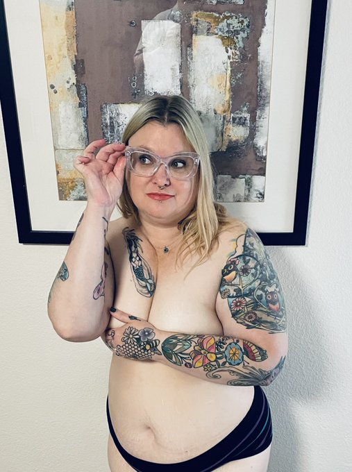 Who likes dirty nerdy girls? #bbw https://t.co/nGbltigMNw https://t.co/CKBmm0dBtZ<a href="/tag/bbw"class="tags">#bbw</a>